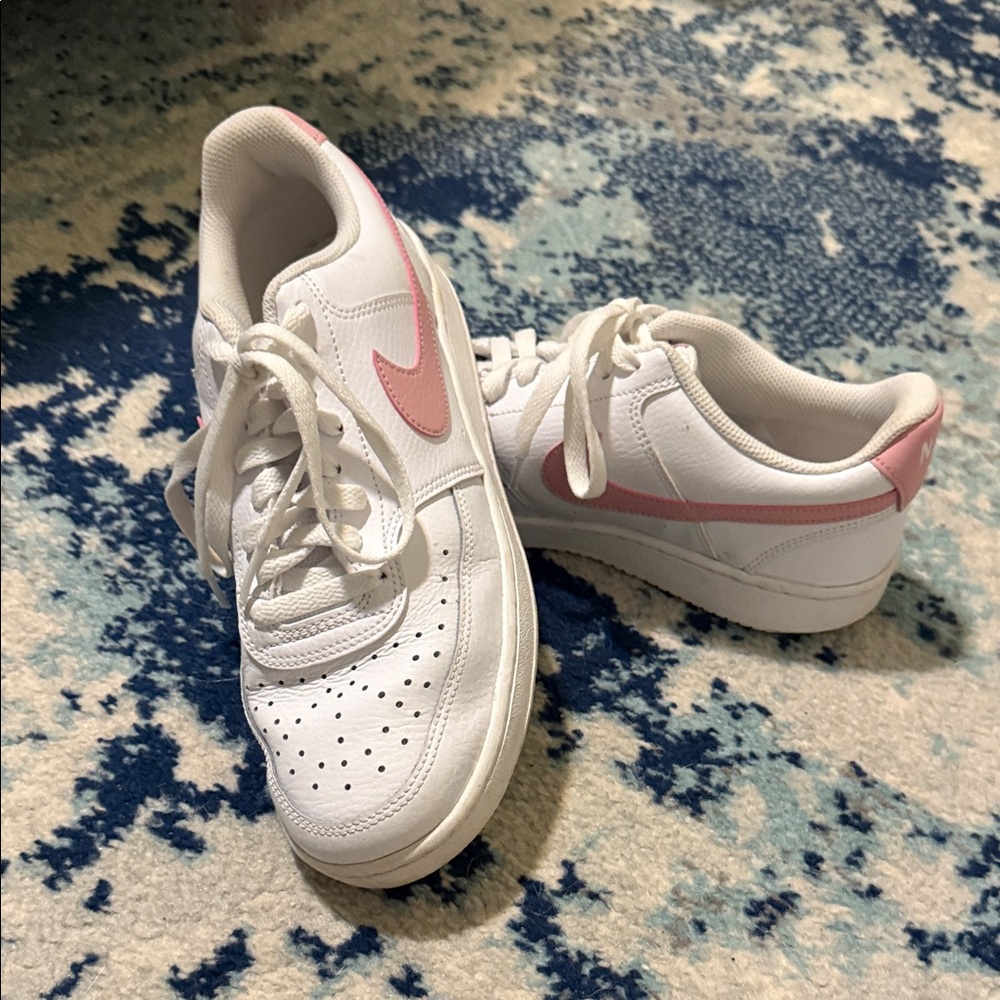 Nike Women's Sneakers White and Pink